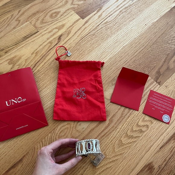 Uno de 50 bracelet "Guardian" Purple oval crystal Cuff Bracelet - Picture 2 of 4